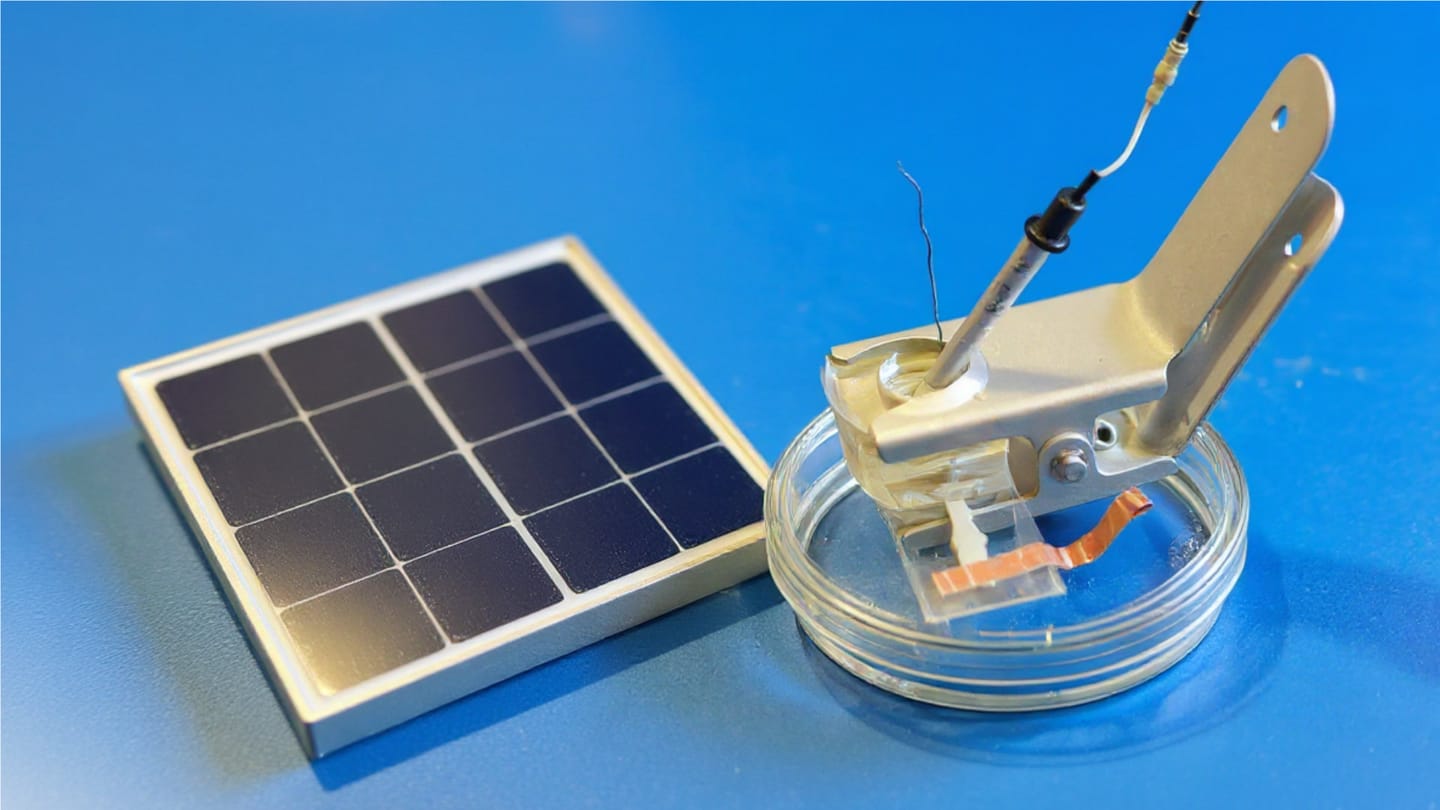 A Self-healing solar cell setup