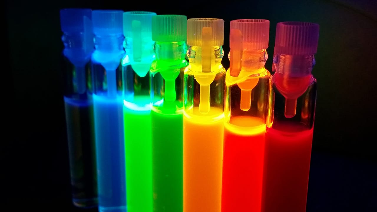 A rainbow array of bottled quantum dots